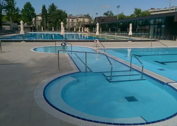 With Parking Lejlighed *